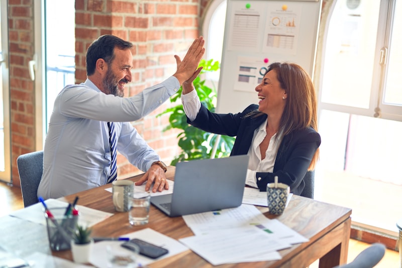Financial advisor showing benchmark data to a client on a laptop during a virtual call